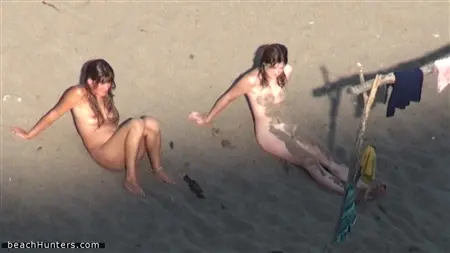 Verderbte Schwestern verbringen gemeinsam einen Urlaub in einem Nudistenresort
